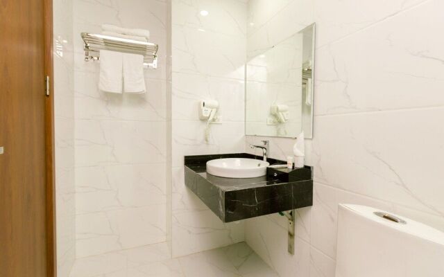 Oyo 759 Phuong Huy Ha Long Hotel