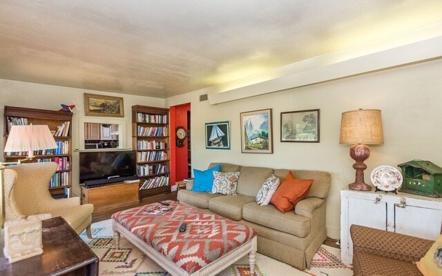 Fischer 3 Bedroom Farmhouse by RedAwning