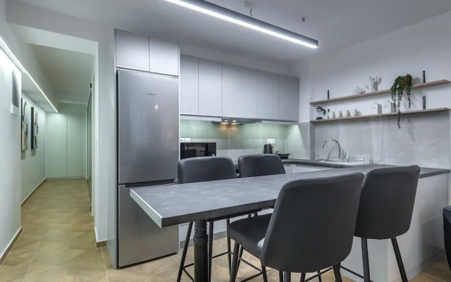 Phaedrus Living Downtown Flat Acropolis