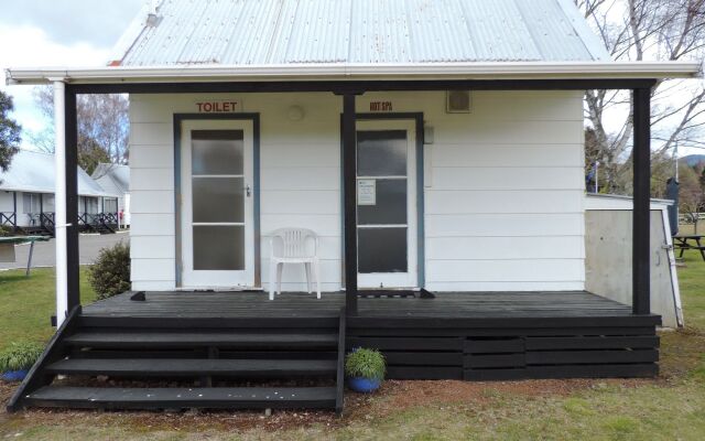 Settlers Motel