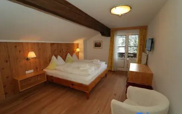 LAKE & RIVER Hotel