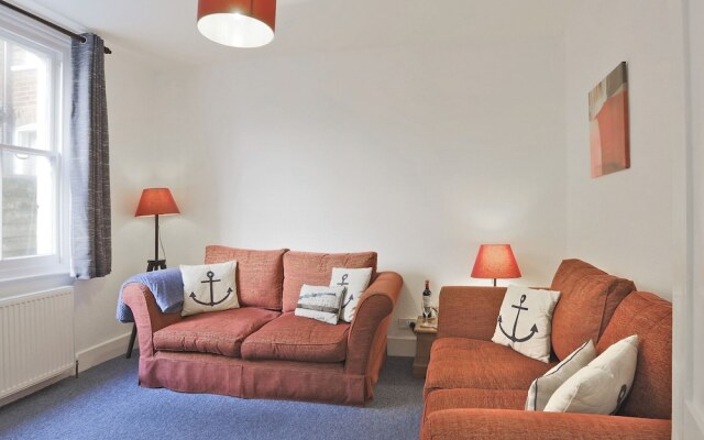 Peaceful holiday home in Southword with Garden