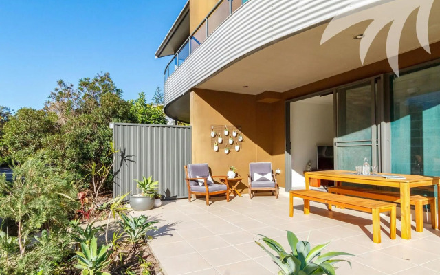 Boom 8 Boomerang Beach