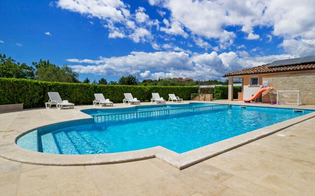 Delicate Apartment in Banjole near Beach Centinera