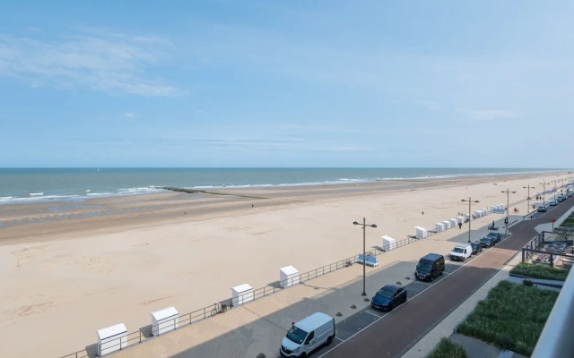 Studio on 4th Floor for Family