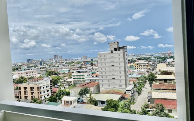 Mabolo Garden Flats by Sleeping Forest