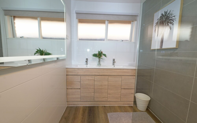 Hampton Park 4BDM Holiday Home Dandenong