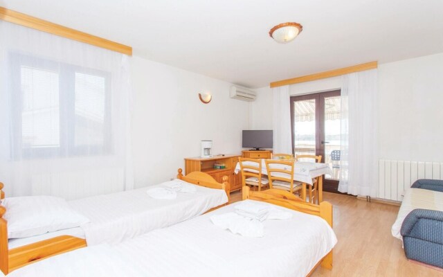 Beautiful Home in Malinska With Wifi and 3 Bedrooms