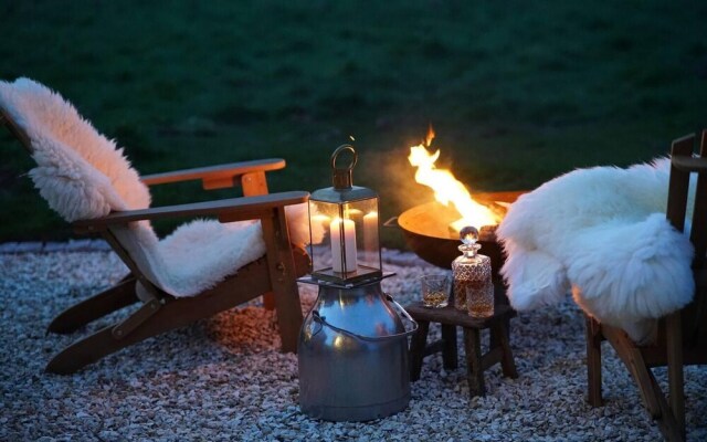 Luxury Hut - With own hot Tub, in Tunbridge Wells