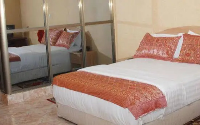 Scola Hotel and Apartment