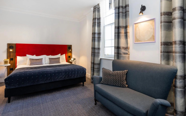 Berkeley Square Hotel