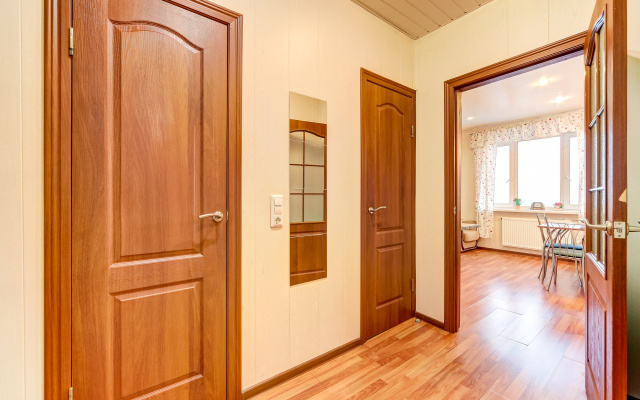 Гости Любят на Ленсовета 43