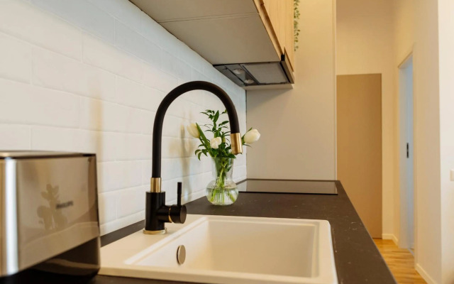 Sunny 2BR Flat - Top Location - Amazing Balcony