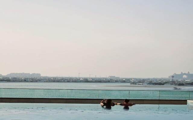 Bliss 1BR Haven with Stunning Sea Views