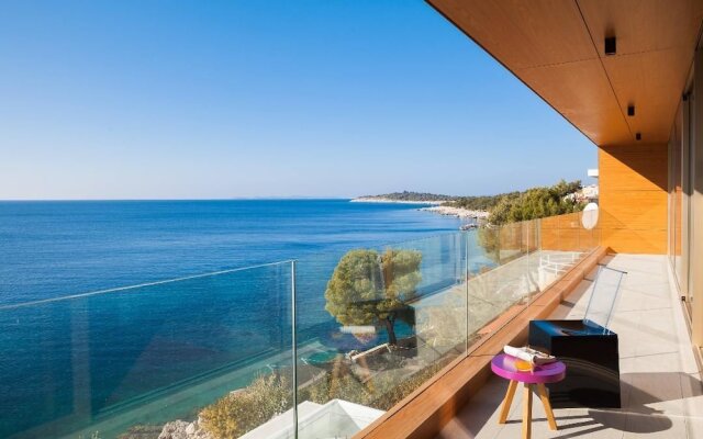 Villa Gloss