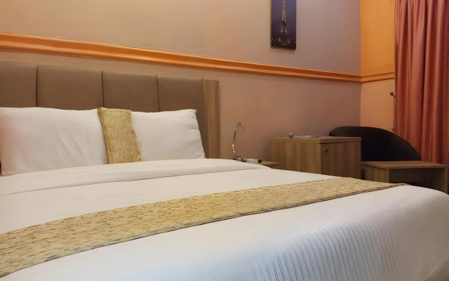 Euro Lounge and Suites