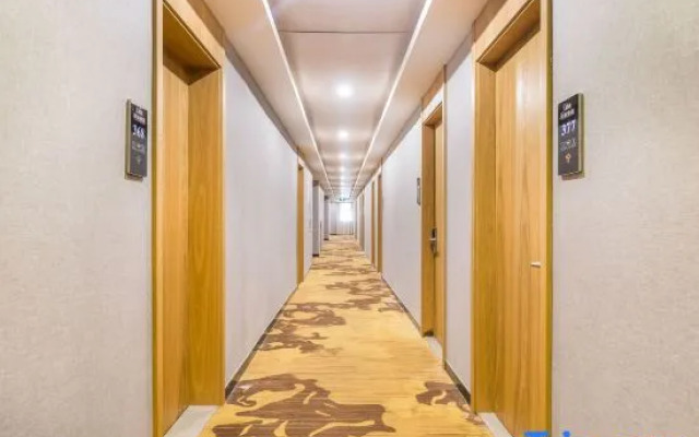 Urba Hotel (Tianjin Station South Square Jinwan Plaza Subway Station)