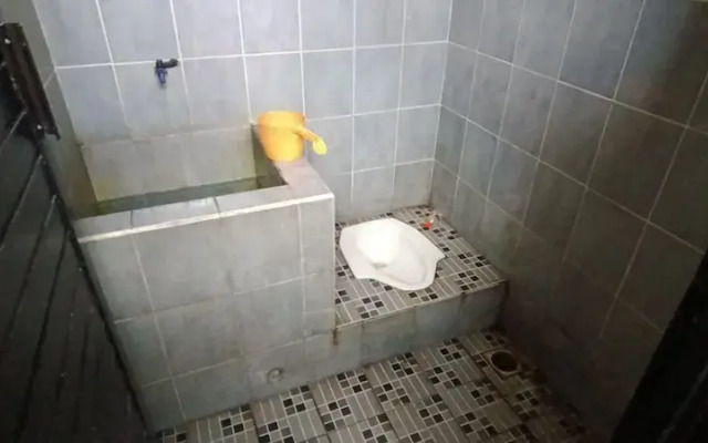 Hotel O Wisma Aluh AmbakNearPantai batu lima Asbullah tmbngn