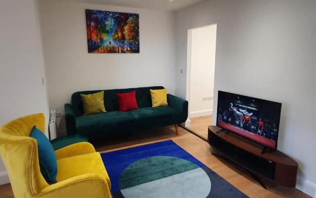 Garland Stylish Apartment 2 In Greater London