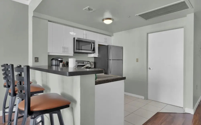 Spectacular Bay View 1bd 2baths in Grove