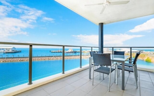 2 Bedroom Waterfront Apartment - 6206