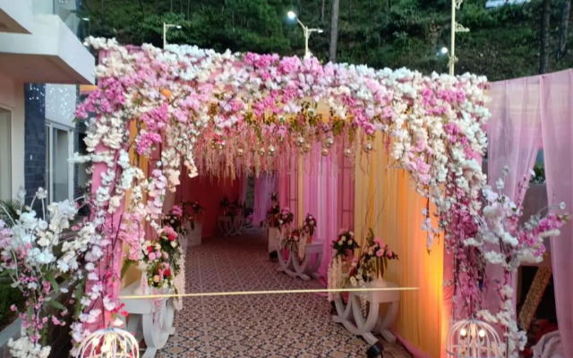 Wood Creek Resort & Spa Kasauli