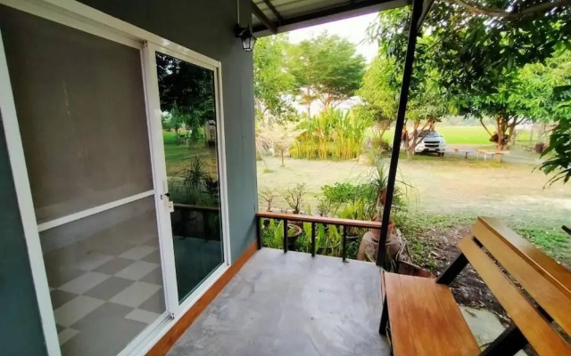 Metha Country View Homestay Singburi