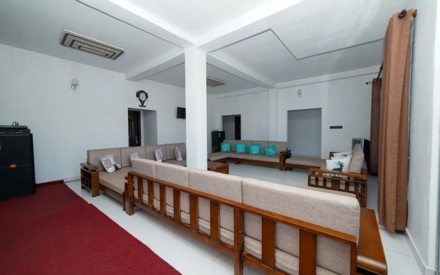 OYO 575 White Rose Residence