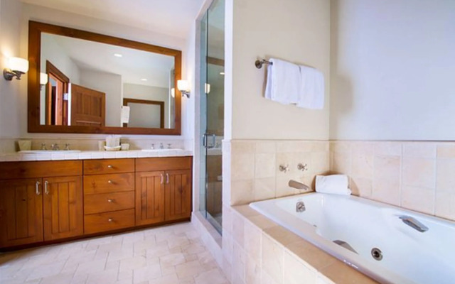 Bachelor Gulch Village