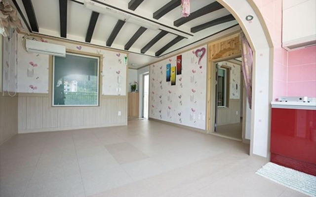 Geojedo Whirlpool Pension (pets friendly)