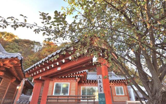 Yong Yejik Hanok Pension