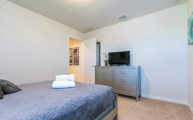 7 BD 5.5 BH Villa Game Room Pool Spa