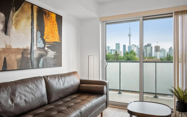 Sleek 1BR + office Condo - CN Tower/Skyline view
