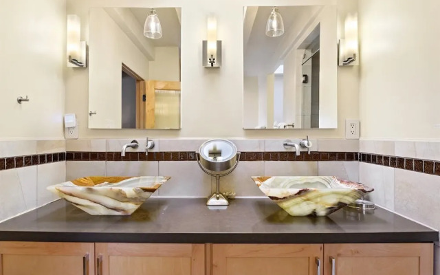 Casa Ladera - Enchanting Home, Nestled in Foothills With Spectacular Views