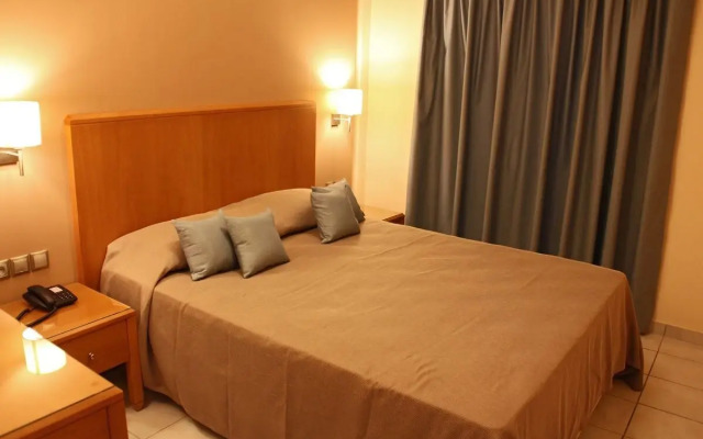 Sandy's Studios Apartments & Log Villas