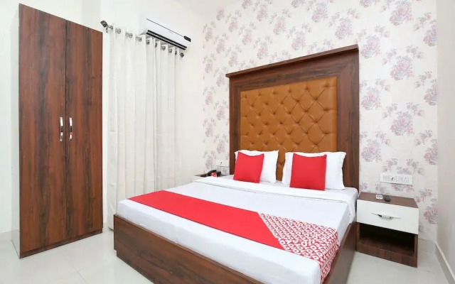 Oyo 18319 Hotel Boss