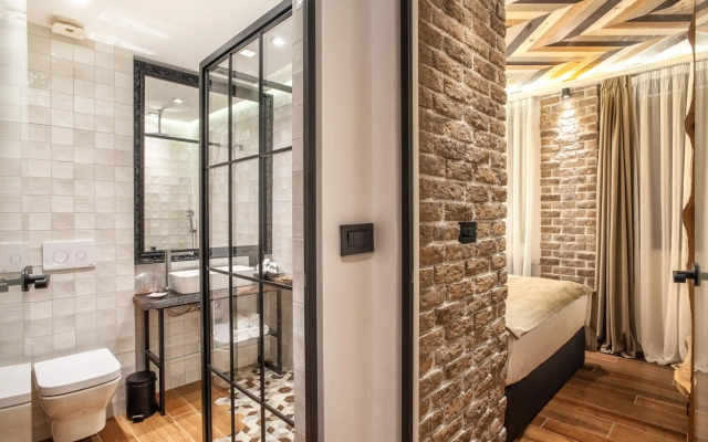 One Luxury Suites