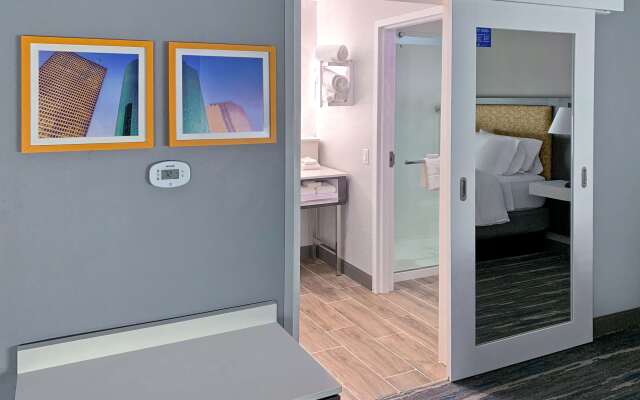 Hampton Inn & Suites Houston East Beltway 8