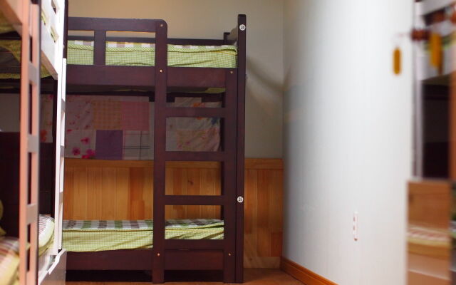 Dongbaekseom Guest House