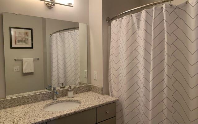 Modern 2 Bedroom on Riverfront w Parking