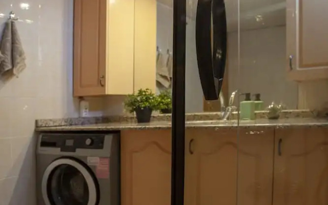 Aheste_simple Sea View Flat in Lovely Old Town