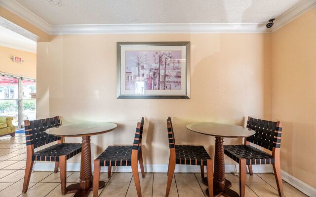 Super 8 by Wyndham Kissimmee-Orlando