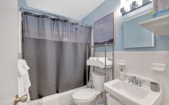 2BR Duplex Near From Uptown Charlotte