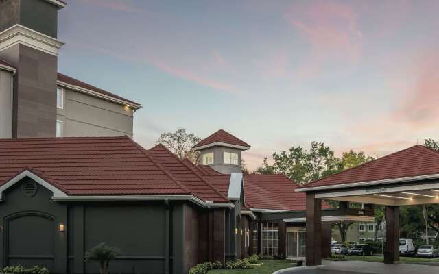 La Quinta Inn & Suites by Wyndham Orlando Lake Mary