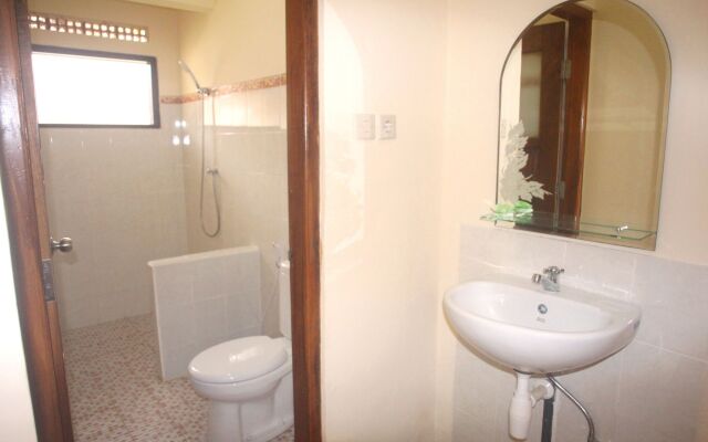 Lovina Beach Hotel