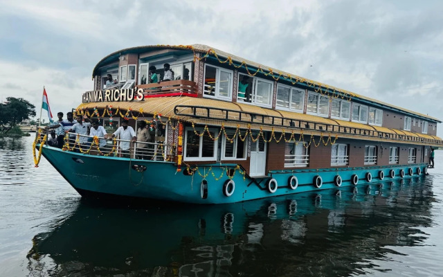 Sreekrishna Houseboat