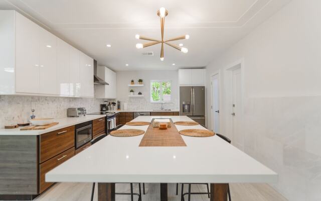 Amazing renovated home close to the Bay