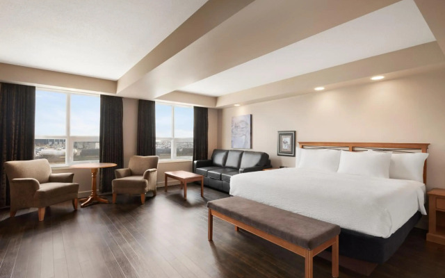Royal Hotel Edmonton Airport, Trademark Collection by Wyndham
