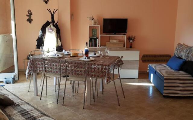 2 BEDROOMED APARTMENT - sleeps 5