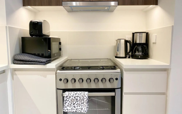 Marco Polo - Lofty Apt with Balcony Near Dubai Hills Mall
